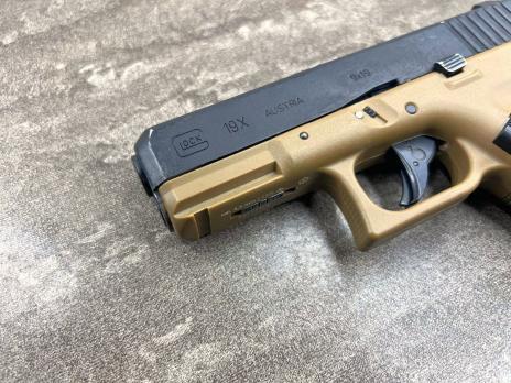 Пистолет пневматический Umarex Glock 19X (металл, подвижный затвор, песочный, CO₂) ВВ 4.5 мм 